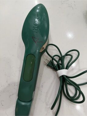 The Nori Press Travel Ready Iron, Press, and Steamer in Green